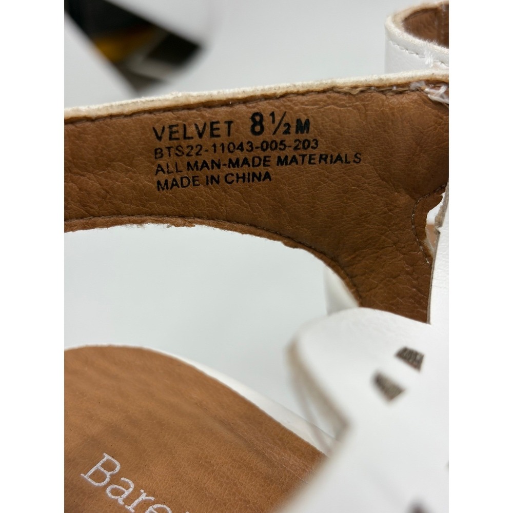 Baretraps Velvet White Laser Cut Block Heel Sandals Women's Size‎ 8.5 M - Picture 9 of 9
